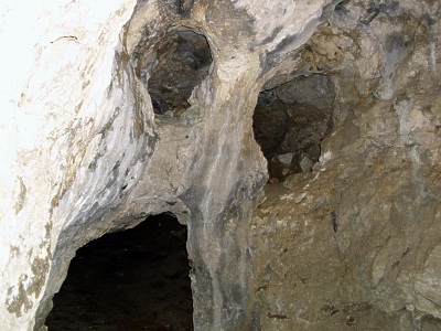 Vchod do hlavn sti Eviny jeskyn