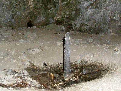 Pekrna v zim - ledov stalagmit