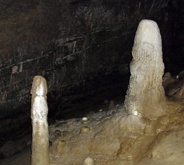 Stalagmit Kuel - dominanta Ochozsk jeskyn