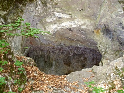 Jeskyn Nad vcrnou - ped levm vchodem