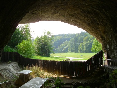 Vchod z jeskyn Klna